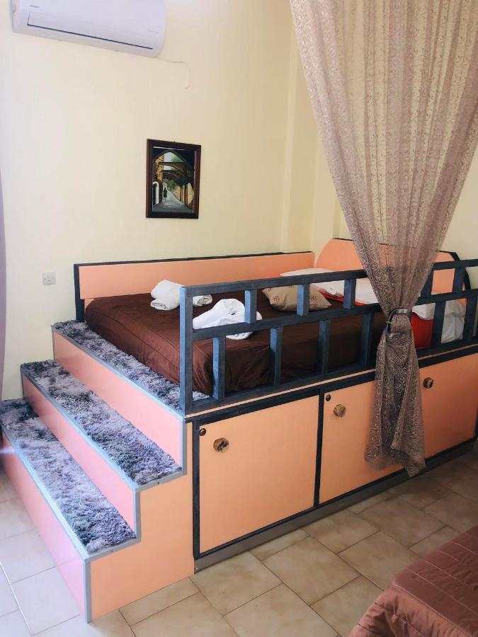 Takis Hotel Apartments Ialysós Eksteriør bilde