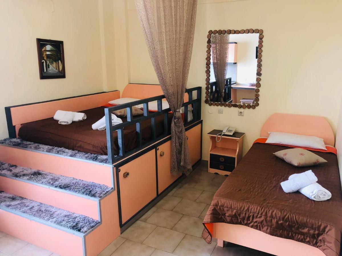 Takis Hotel Apartments Ialysós Eksteriør bilde