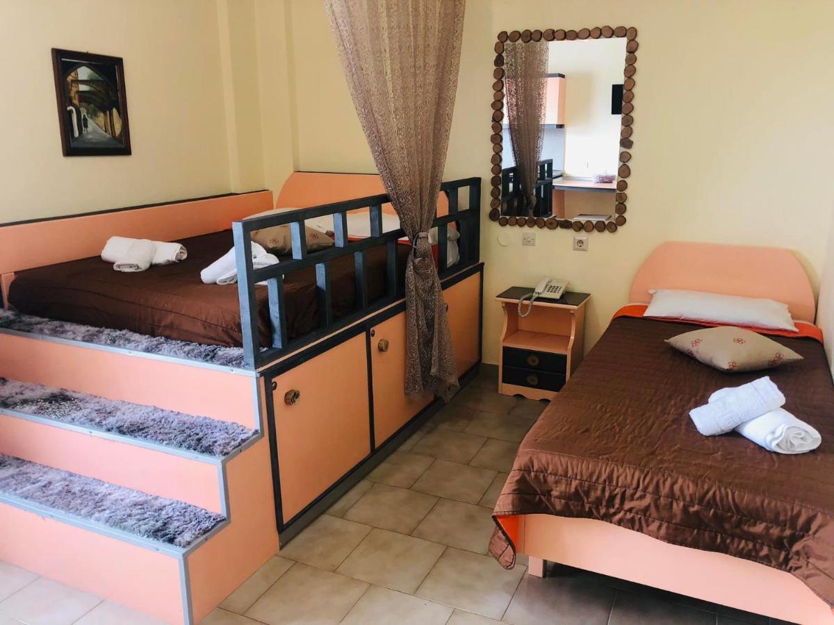 Takis Hotel Apartments Ialysós Eksteriør bilde