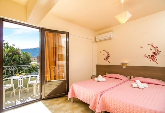 Takis Hotel Apartments Ialysós Eksteriør bilde