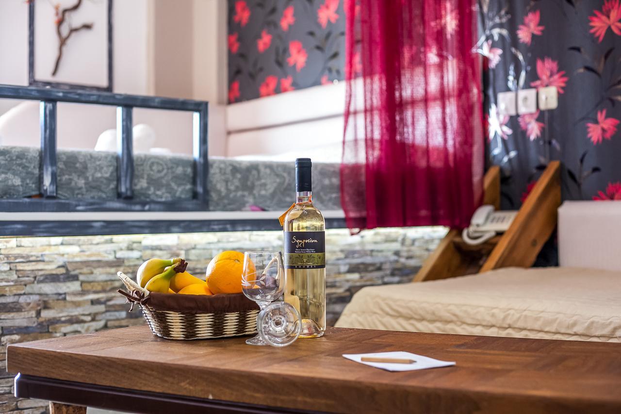 Takis Hotel Apartments Ialysós Eksteriør bilde