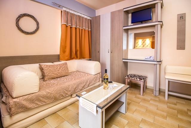 Takis Hotel Apartments Ialysós Eksteriør bilde