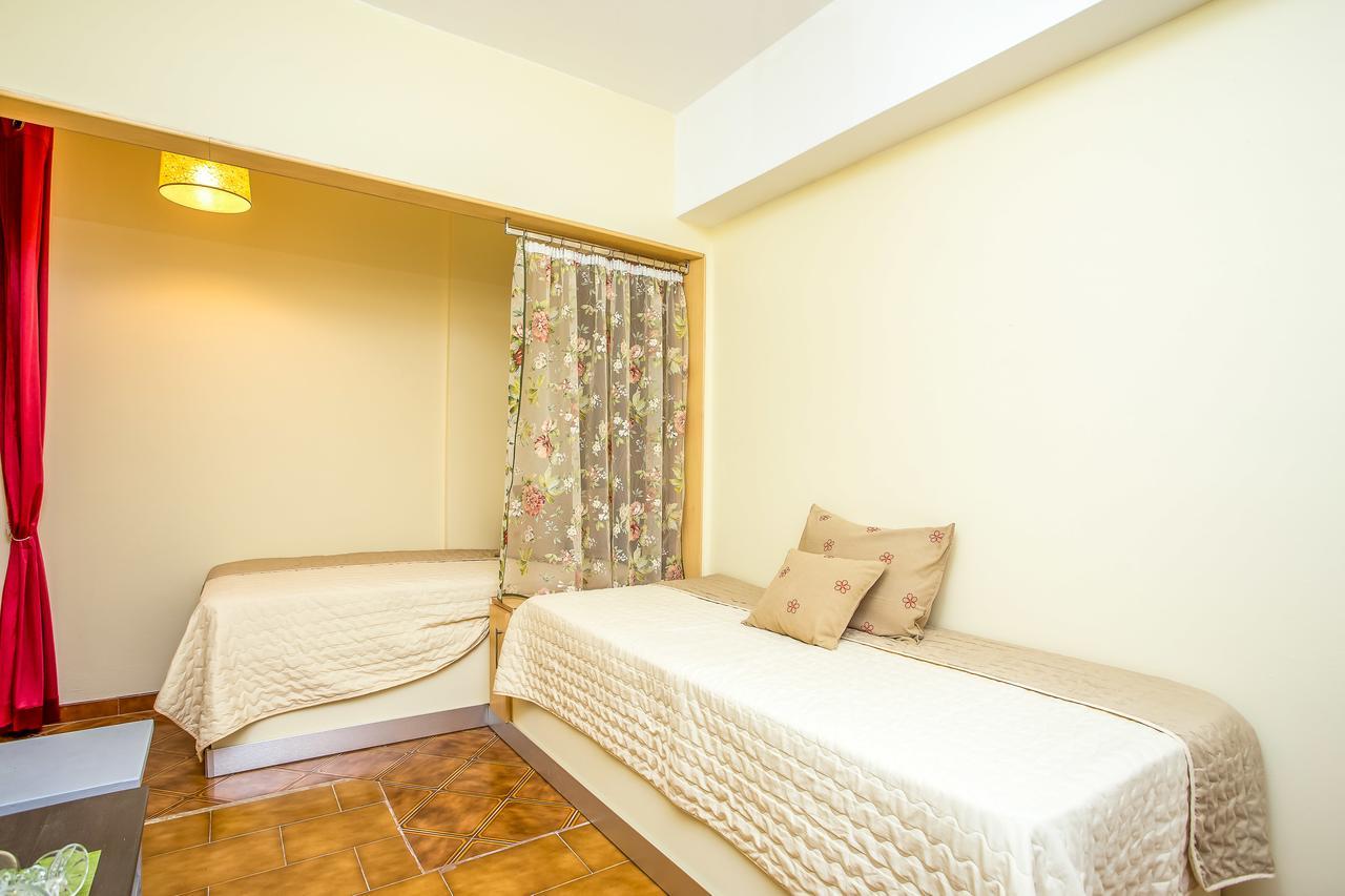 Takis Hotel Apartments Ialysós Eksteriør bilde
