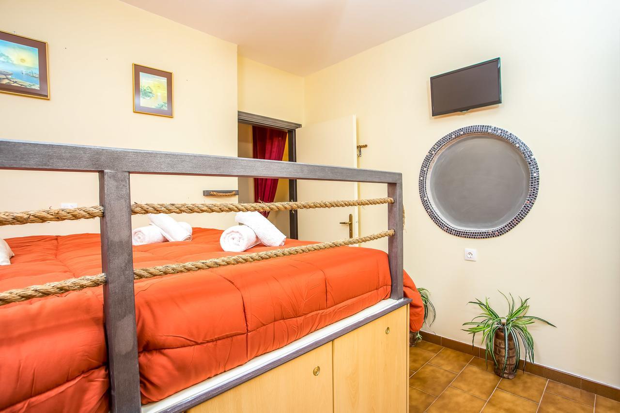 Takis Hotel Apartments Ialysós Eksteriør bilde