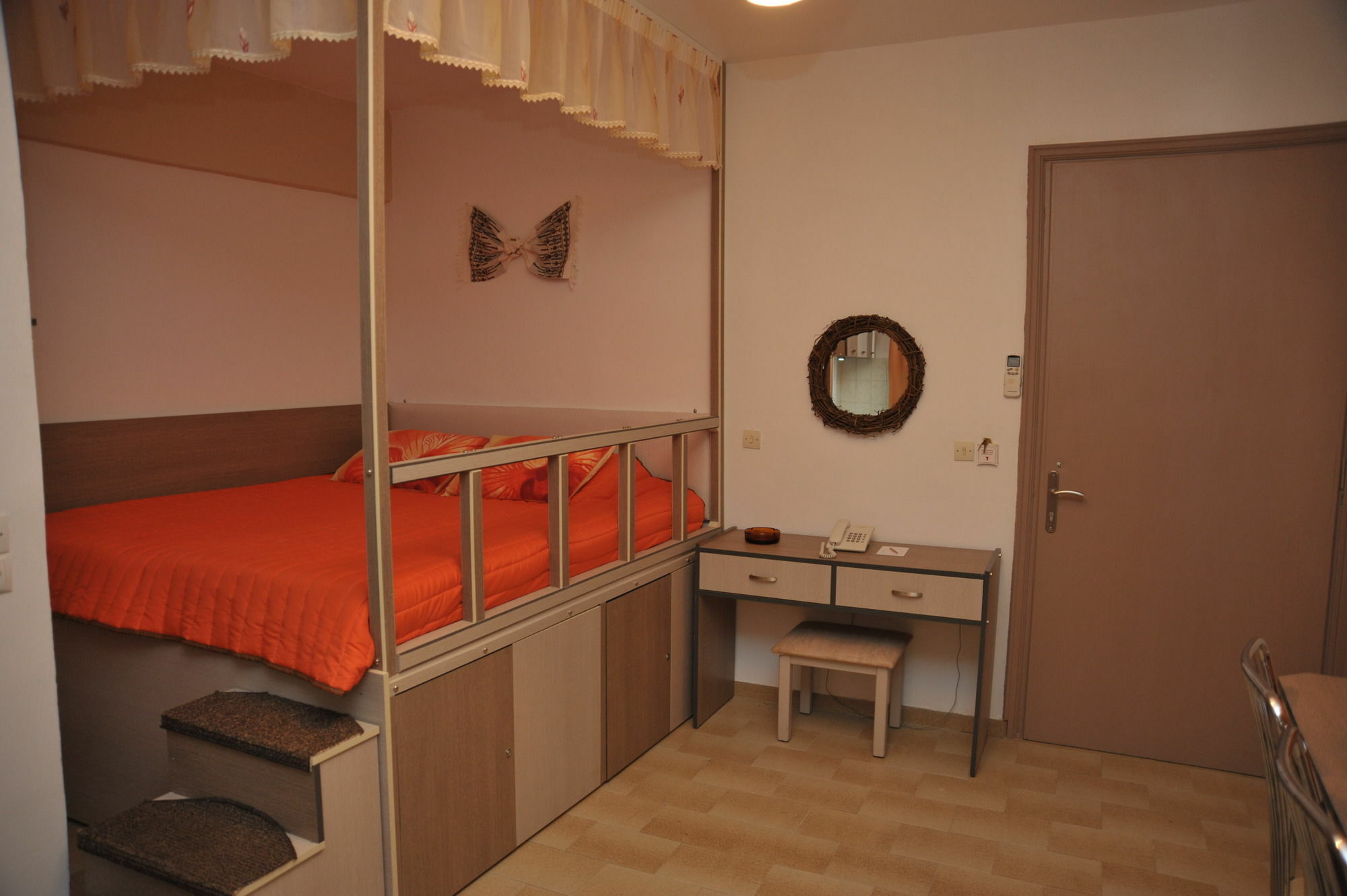 Takis Hotel Apartments Ialysós Eksteriør bilde