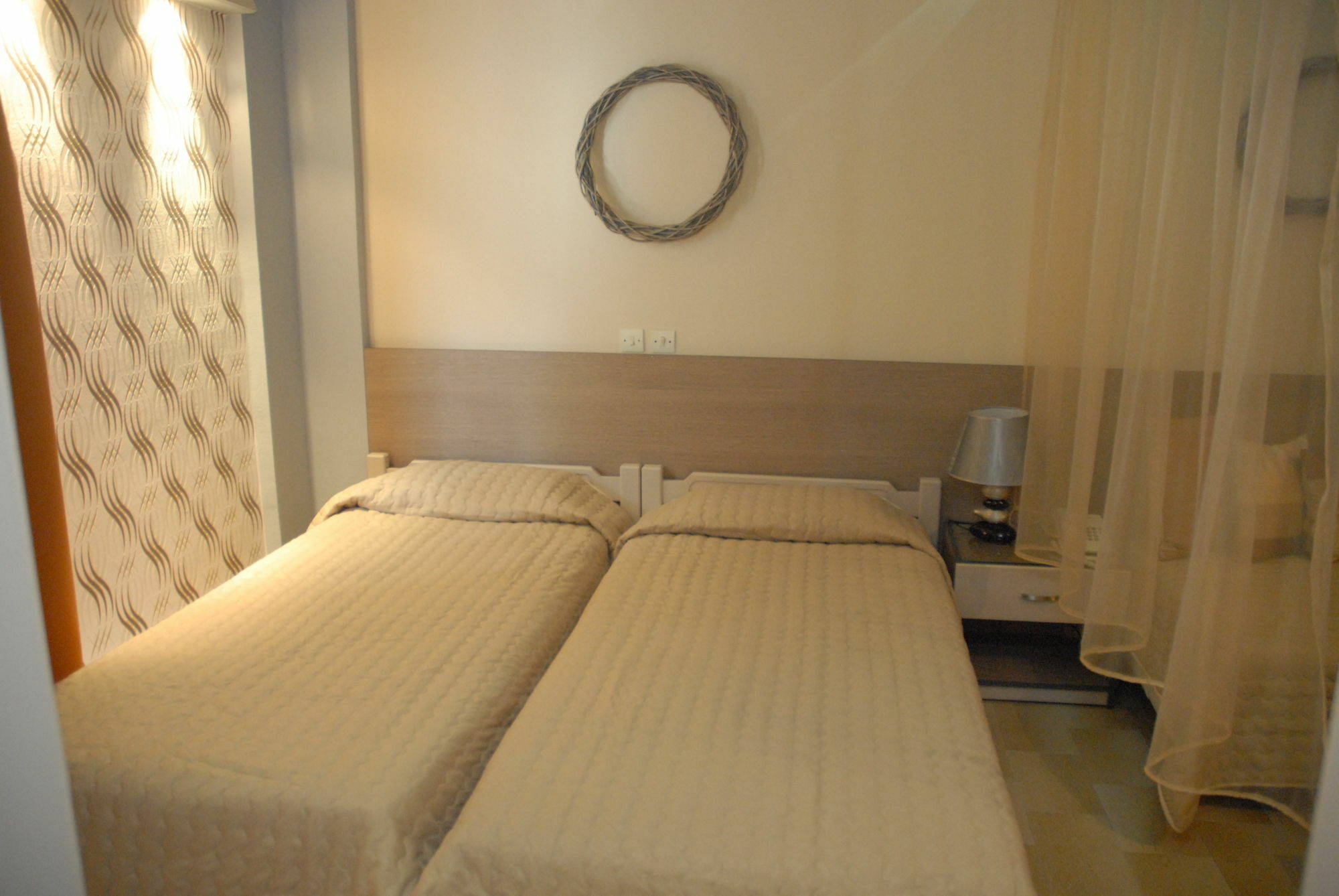 Takis Hotel Apartments Ialysós Eksteriør bilde